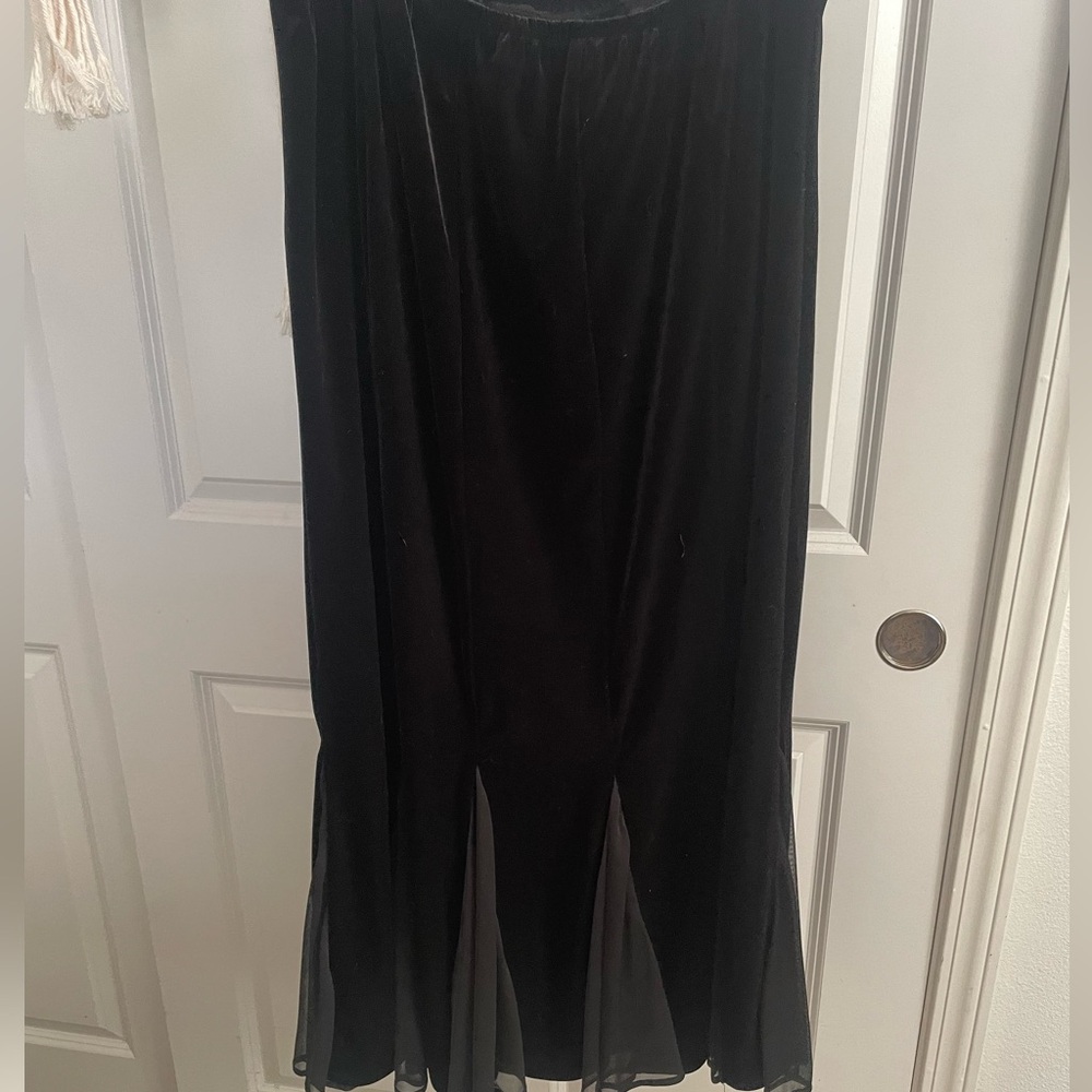 VINTAGE 90s-Y2K Black Velvet Maxi Skirt with Flounce Hem